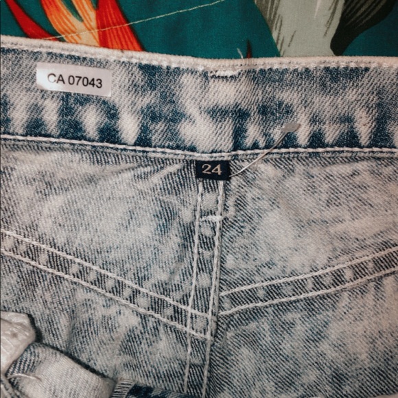 WHITE WASHED RIPPED JEANS - Picture 6 of 7